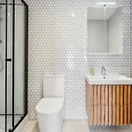 Spacious Two-storey With A Terrace In The Center Appartamento *