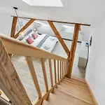 Spacious Two-storey With A Terrace In The Center Appartamento Benesov (Central Bohemian)