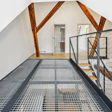 Apartamento Spacious Two-storey With A Terrace In The Center Benesov (Central Bohemian)