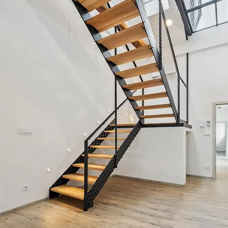 Apartamento Spacious Two-storey With A Terrace In The Center Benesov (Central Bohemian)