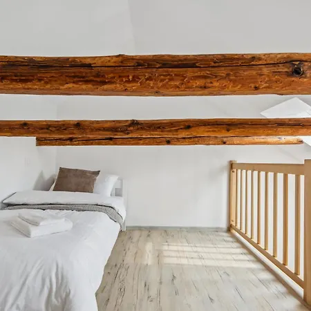 Spacious Two-storey With A Terrace In The Center Apartment *