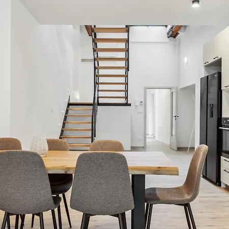 Apartamento Spacious Two-storey With A Terrace In The Center *
